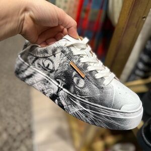 NIB! NEW! Tory Burch Ladybug Cat Print Sneaker leather women limited edition